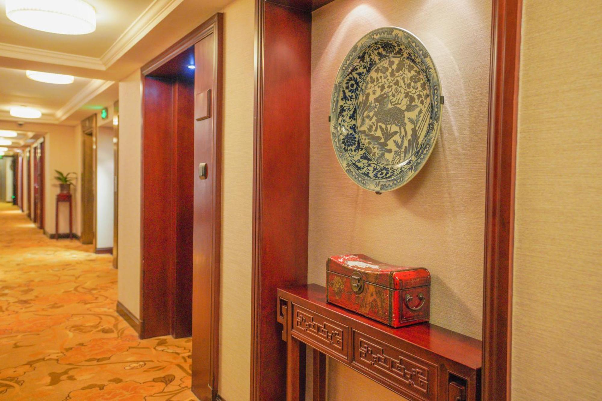 Broadway Mansions Hotel - On The Bund Shanghai Esterno foto